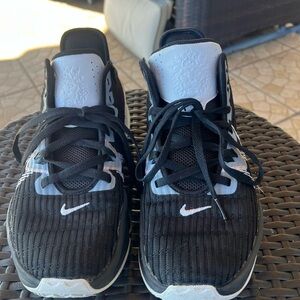 Very Used Men's 10.5 no box Nike LeBron Witness 6 Basketball Shoes